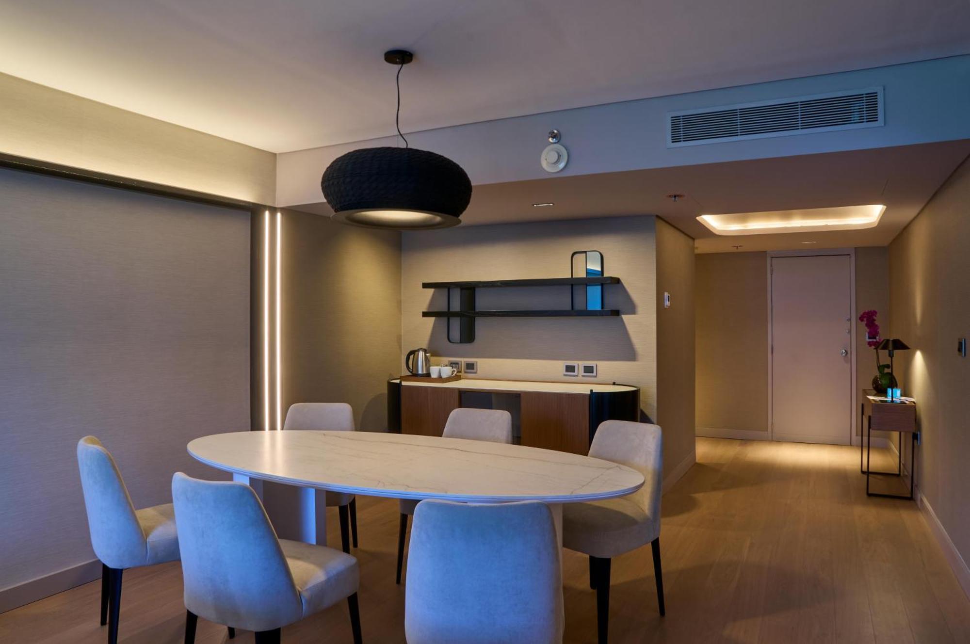 Suite King Angolare con 1 Camera da Letto